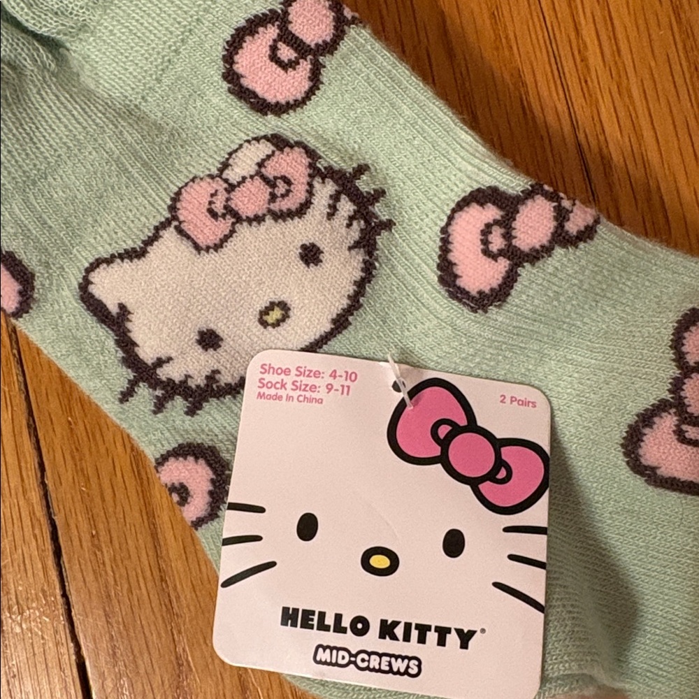 NWT Hello Kitty mid-crew socks - Picture 4 of 4